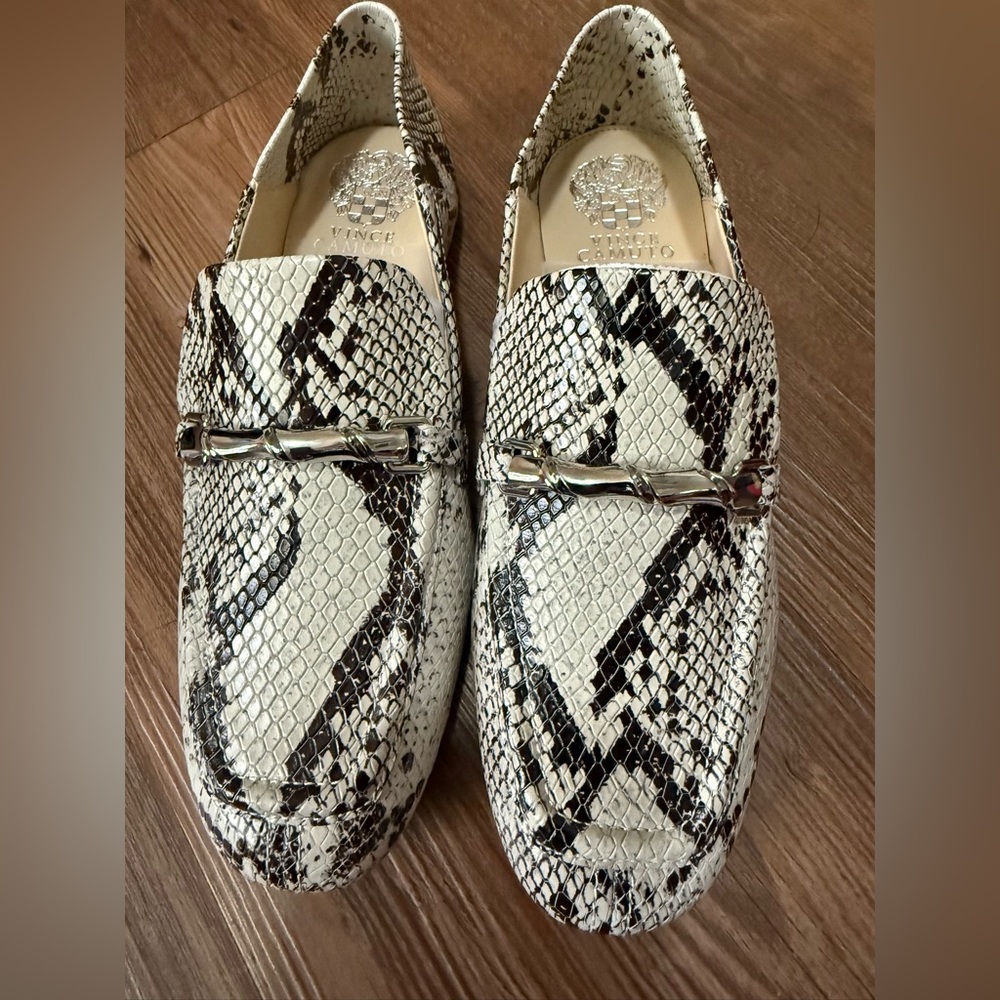 NWT Vince Camuto  Women’s Shoes Size 7 1/2 M in box